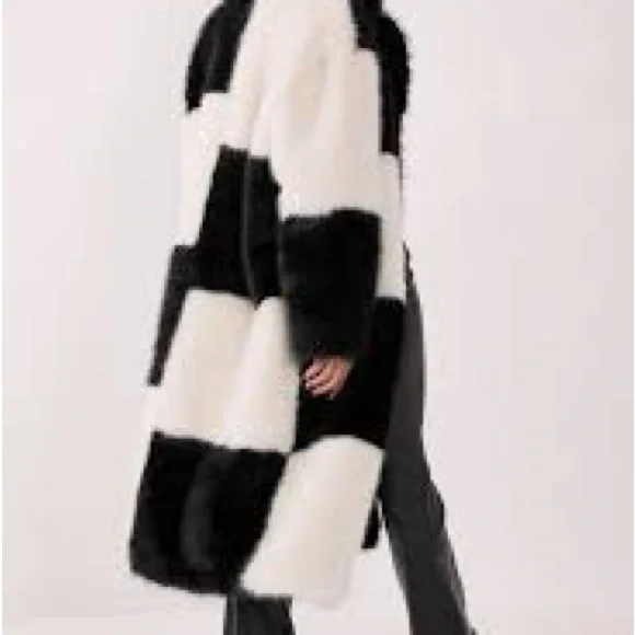 Stylish Black and White Women's Coat - Picture 3 of 6